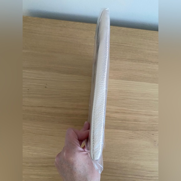 🇨🇦 NWOT Nudestix Gold Cosmetic Pouch - Picture 6 of 7